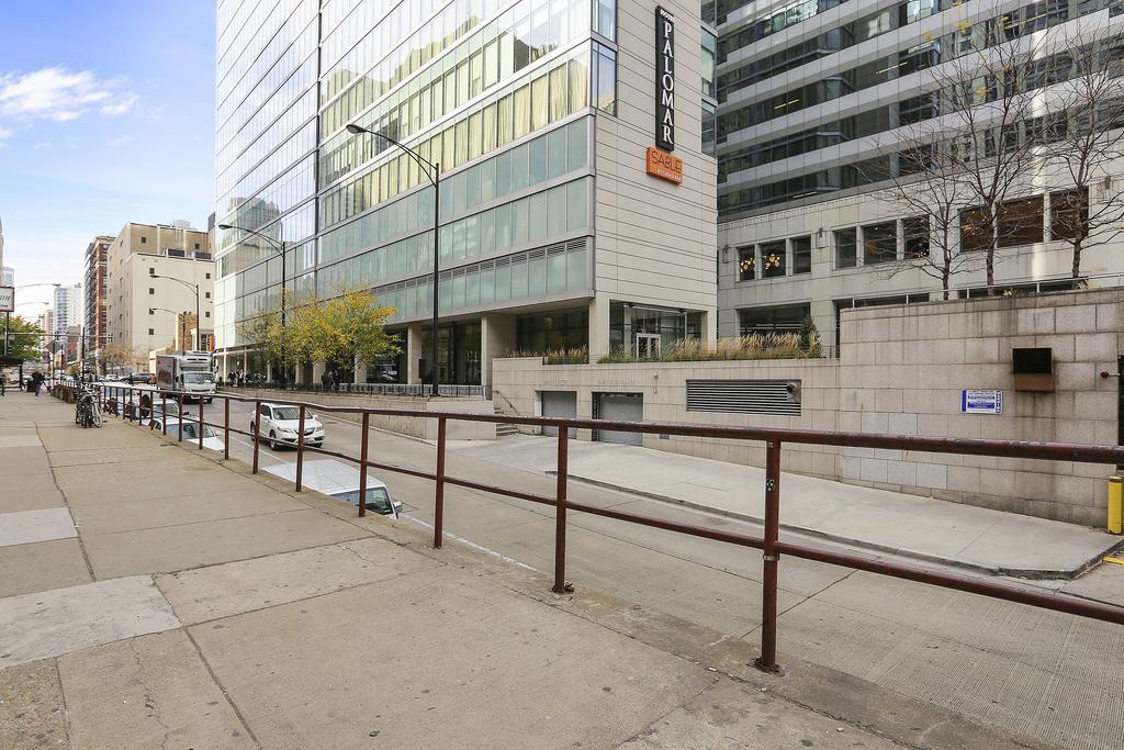 Bridgestreet At State And Grand Aparthotel Chicago Buitenkant foto