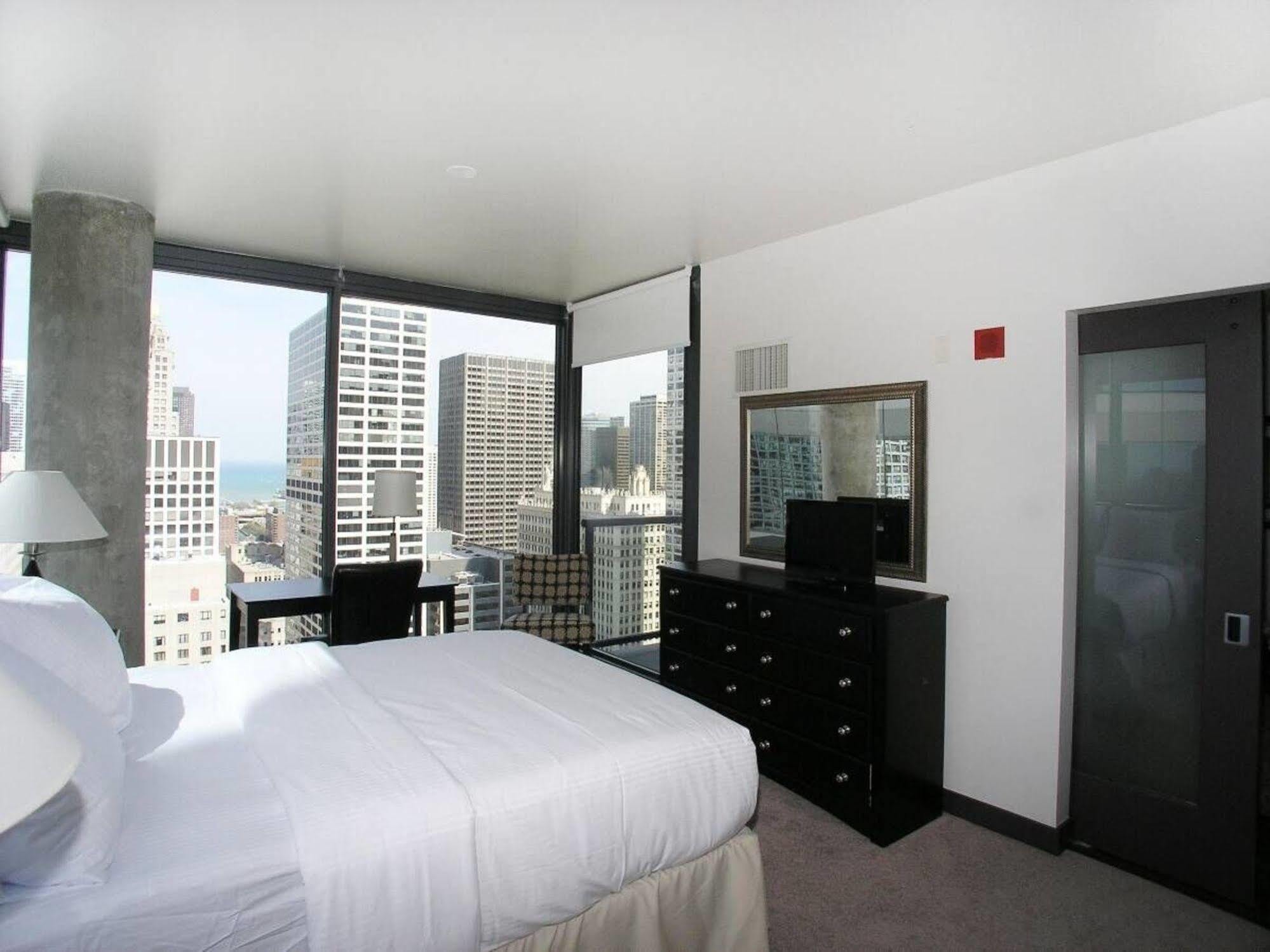 Bridgestreet At State And Grand Aparthotel Chicago Buitenkant foto